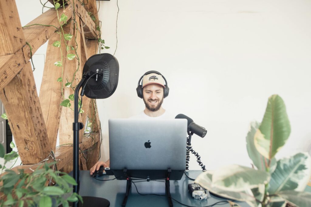 pexels jeremy enns 2102949 5083629 how to make fittnes podcast engaging